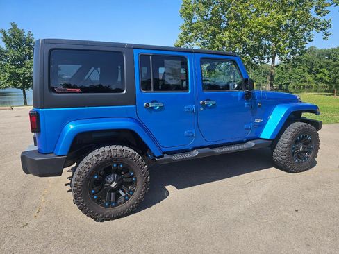 Used 2015 Jeep Wrangler Unlimited Sahara AWD/4WD image 4
