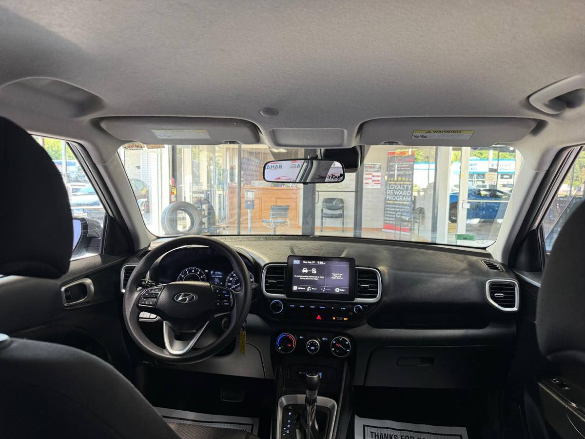 Used 2021 Hyundai Venue SE FWD image 17