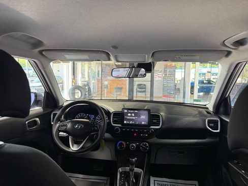 Used 2021 Hyundai Venue SE FWD image 17