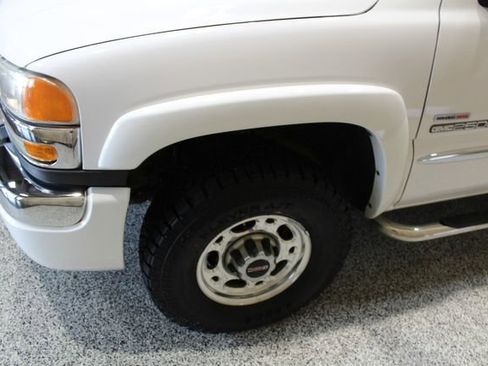 Used 2005 GMC Sierra 2500 SLT w/ Heavy-Duty Power Package image 8