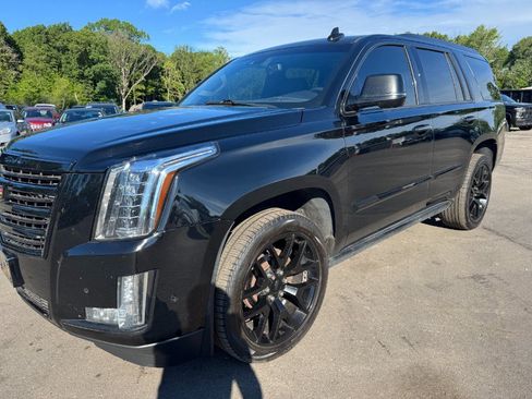 Used 2017 Cadillac Escalade Platinum AWD/4WD image 9