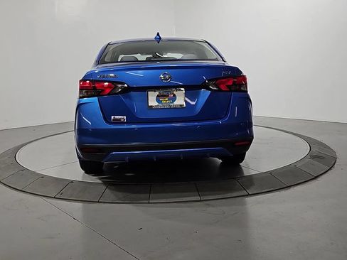 Used 2021 Nissan Versa SV FWD image 4