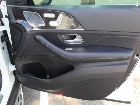 Used 2020 Mercedes-Benz GLE 350 w/ Premium Package image 26