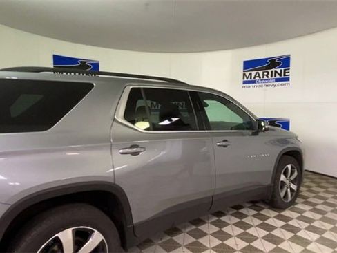 Used 2023 Chevrolet Traverse LT w/ LT Premium Package image 2