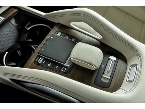 Certified 2025 Mercedes-Benz GLS 450 4MATIC image 25