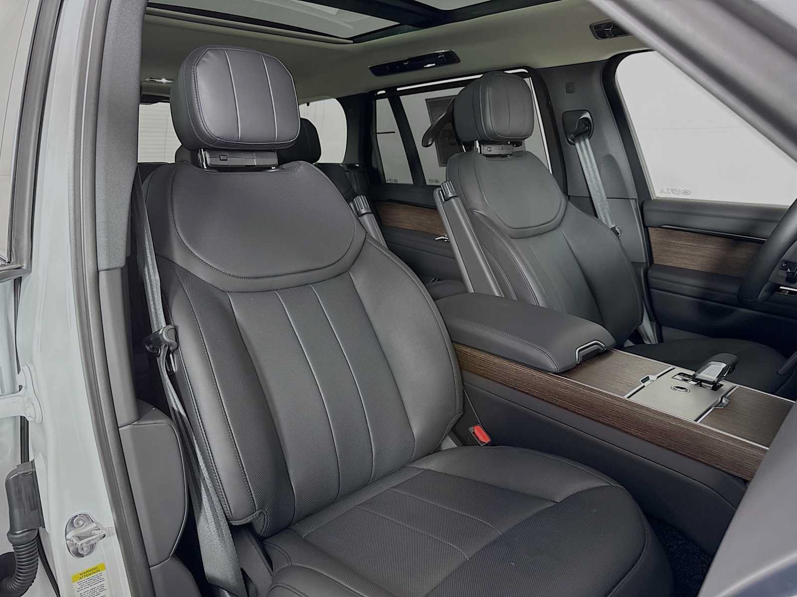 New 2026 Land Rover Range Rover Long Wheelbase SE AWD/4WD image 29