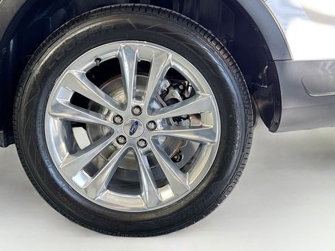 Used 2018 Ford Explorer XLT w/ Equipment Group 202A image 29