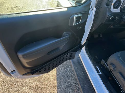 Used 2025 Jeep Wrangler Sport image 14