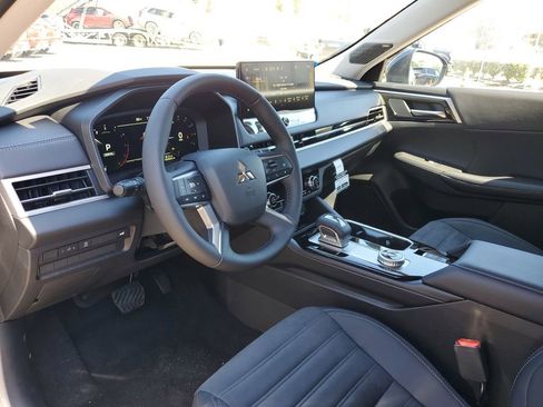 New 2026 Mitsubishi Outlander LE FWD image 10