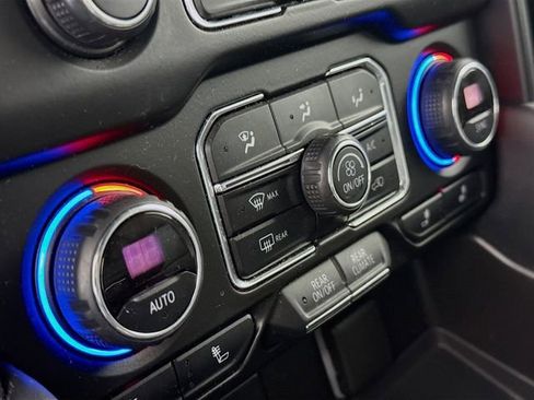 Used 2021 Chevrolet Suburban RST w/ Luxury Package image 18