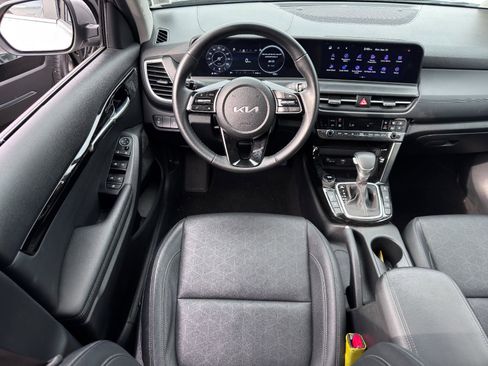 Used 2024 Kia Seltos EX image 24