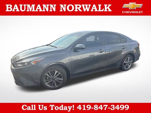 Used 2024 Kia Forte LXS w/ LXS Technology Package FWD image 3
