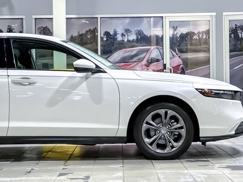 Used 2023 Honda Accord EX image 33