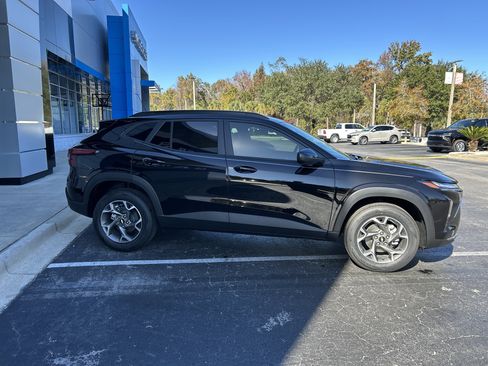 New 2025 Chevrolet Trax LT w/ Driver Confidence Package image 11