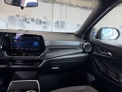 Used 2025 Chevrolet Equinox LT image 34