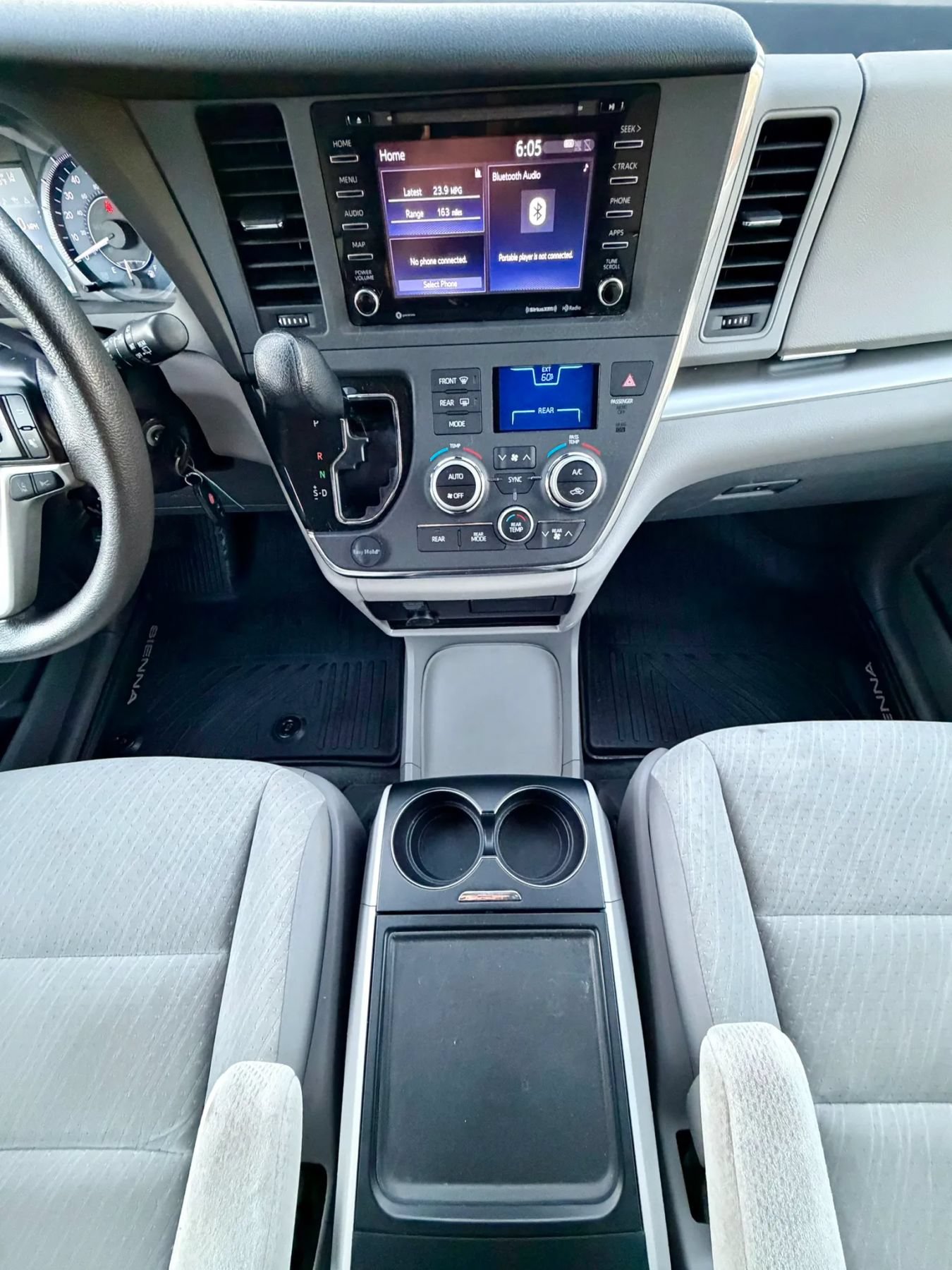 Used 2019 Toyota Sienna LE FWD image 14