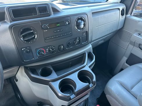 Used 2019 Ford E-350 and Econoline 350 Super Duty w/ Power Windows & Locks Group image 23