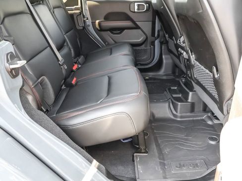 Used 2024 Jeep Wrangler Unlimited Rubicon image 35