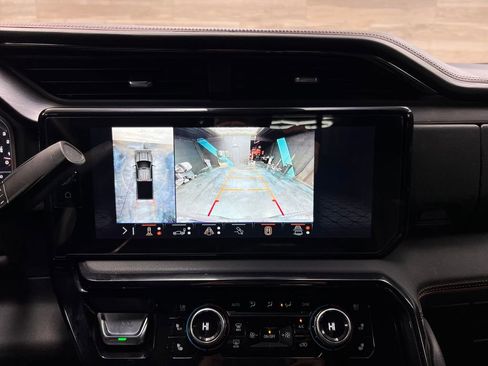 Used 2024 GMC Sierra 2500 AT4 w/ AT4 Preferred Package image 16