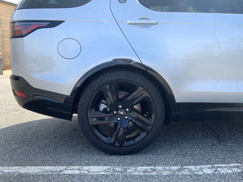 Used 2024 Land Rover Discovery Dynamic SE image 12