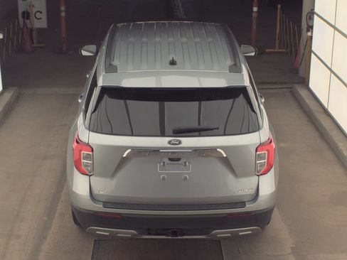 Used 2024 Ford Explorer XLT w/ Equipment Group 202A AWD/4WD image 19
