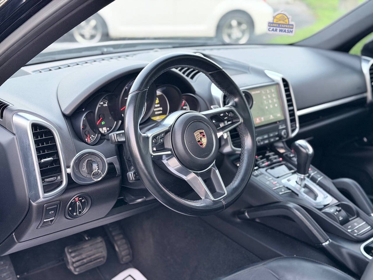 Used 2017 Porsche Cayenne Platinum Edition AWD/4WD image 27