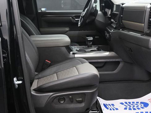 Used 2023 Chevrolet Silverado 1500 ZR2 w/ Technology Package image 10