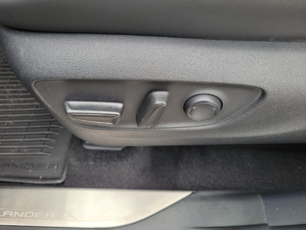 Used 2024 Toyota Highlander XSE AWD/4WD image 18