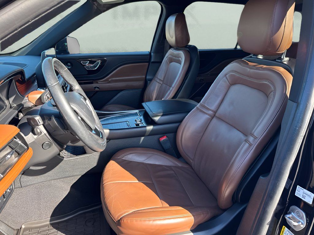 Used 2020 Lincoln Aviator Grand Touring w/ Elements Package Plus AWD/4WD image 9