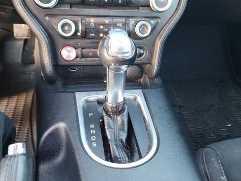 Used 2018 Ford Mustang Coupe image 24