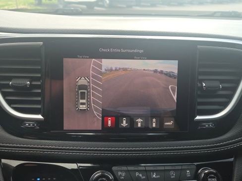 Used 2023 Chrysler Pacifica Limited w/ Uconnect Theater Family Group image 37