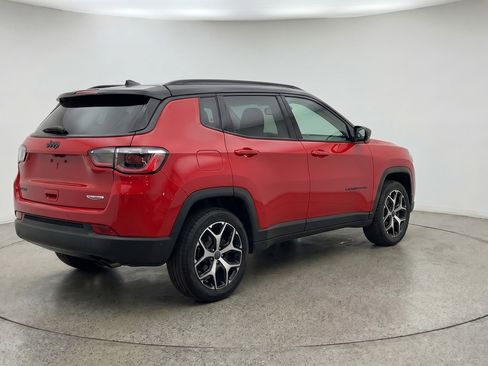 Used 2025 Jeep Compass Limited AWD/4WD image 9