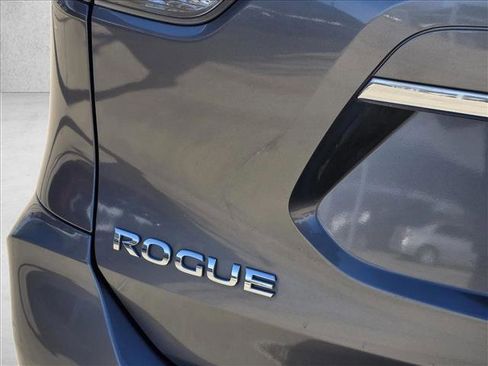 Used 2017 Nissan Rogue SL image 10