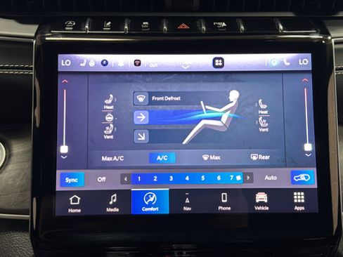 Used 2023 Jeep Grand Cherokee Limited w/ Luxury Tech Group II AWD/4WD image 17