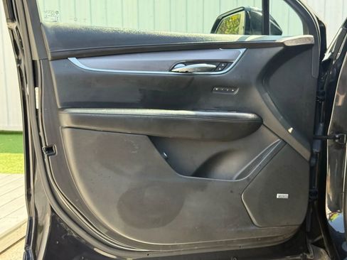 Used 2017 Cadillac XT5 Luxury image 12