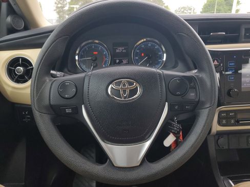 Used 2019 Toyota Corolla LE FWD image 18