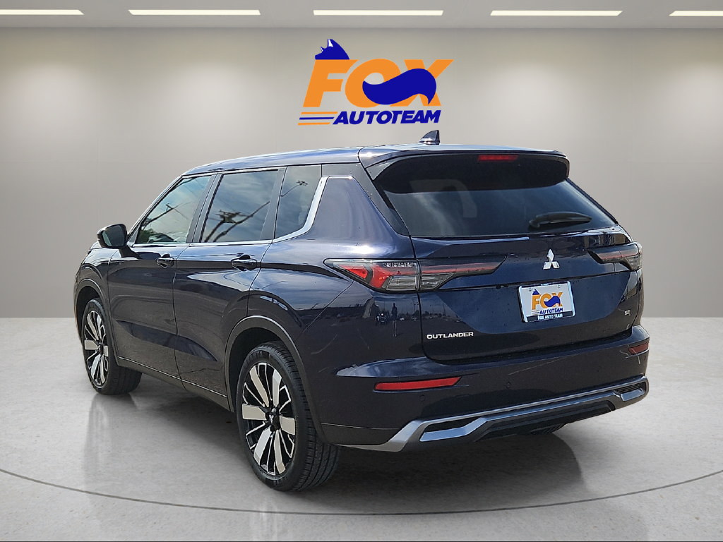 Used 2025 Mitsubishi Outlander SE AWD/4WD image 3