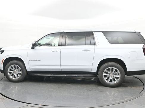 New 2026 Chevrolet Suburban Premier image 7