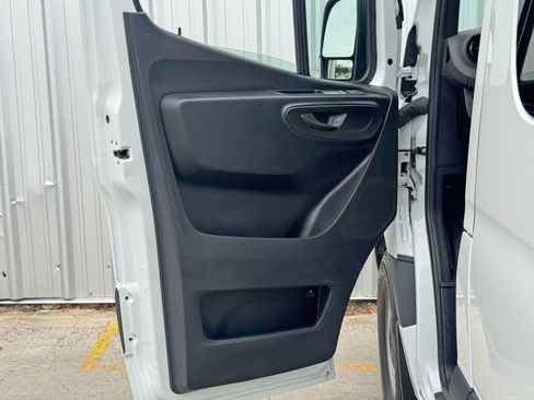 Used 2023 Mercedes-Benz Sprinter 2500 w/ Acoustic Package image 38