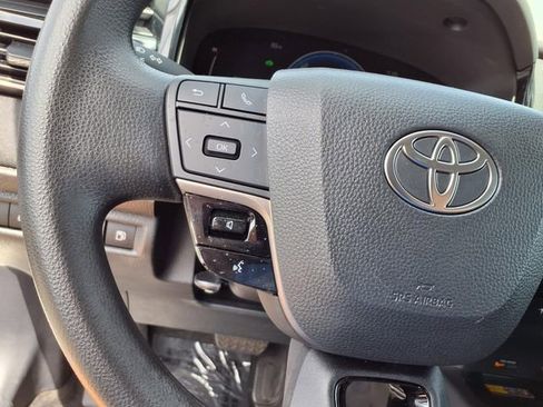Used 2025 Toyota Camry LE image 17