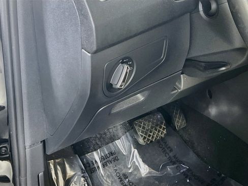 Used 2022 Volkswagen Tiguan SE AWD/4WD image 10