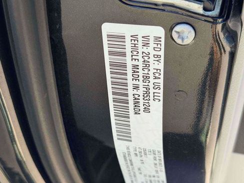 Certified 2023 Chrysler Pacifica Touring-L FWD image 18