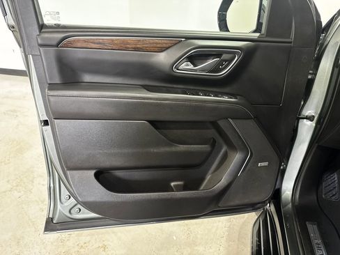 Used 2023 Chevrolet Suburban Premier AWD/4WD image 17