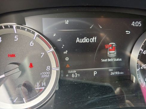 Used 2023 Toyota Highlander XLE AWD/4WD image 3