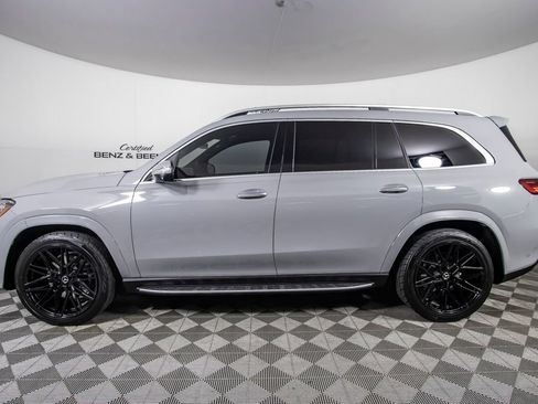 Used 2025 Mercedes-Benz GLS 580 4MATIC image 11