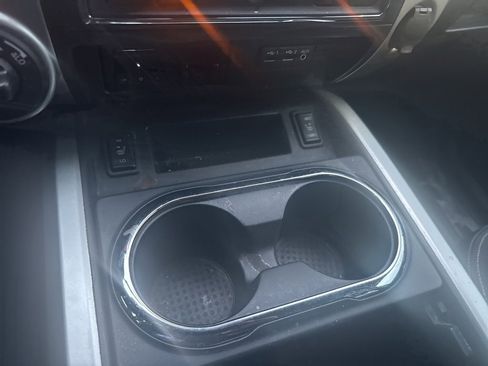 Used 2019 Nissan Titan SV w/ SV Convenience Package image 14