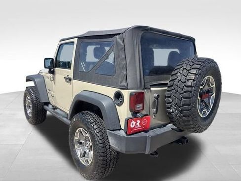 Used 2018 Jeep Wrangler Sport w/ Connectivity Group AWD/4WD image 7