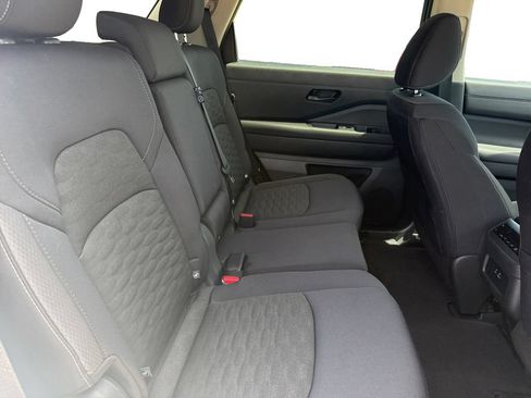 Used 2025 Nissan Pathfinder SV FWD image 17