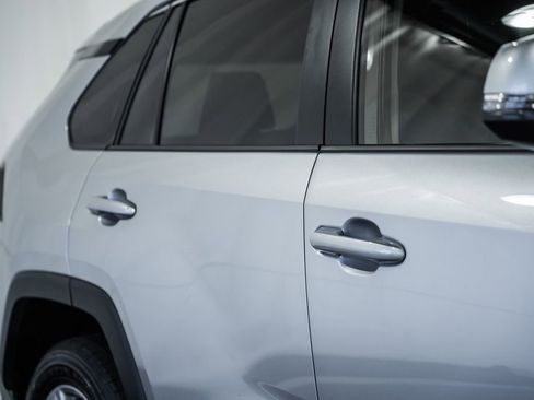Used 2025 Toyota RAV4 XLE AWD/4WD image 13