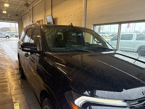 Used 2023 Ford Expedition Limited image 4